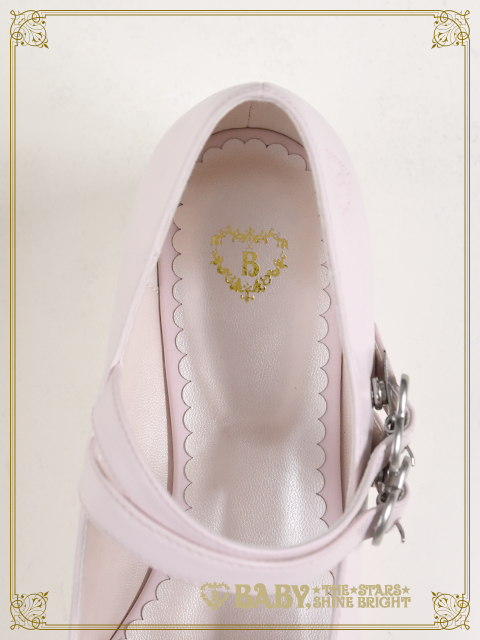 Heart buckle shoes
