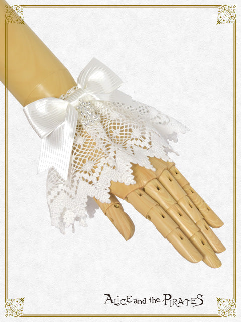 A/P torsion lace sleeve cuffs