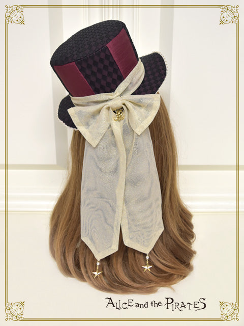 Illusion or reality, “Piste d’un cirque” in memory “Deux” mini hat