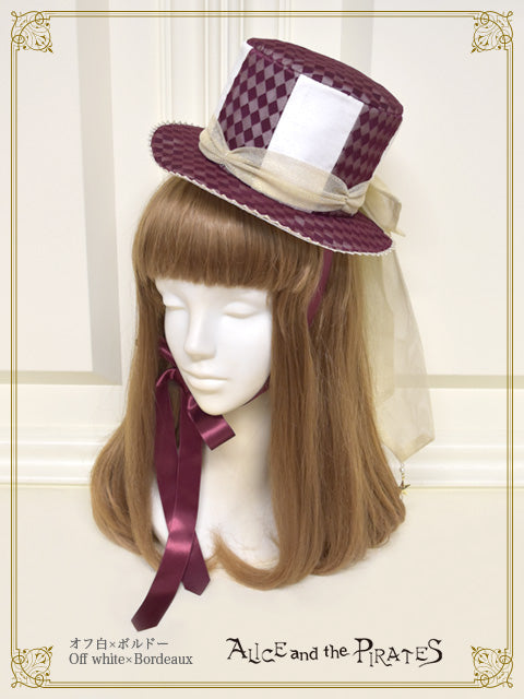 Illusion or reality, “Piste d’un cirque” in memory “Deux” mini hat