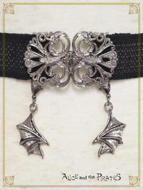 Shirring belt with devil charm