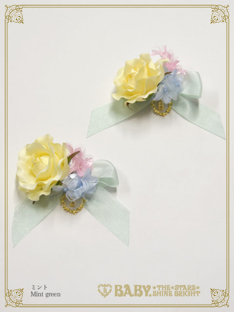  Princess’s Dreamy Garden Party with Fluttering petals Bouquet clip