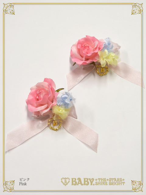  Princess’s Dreamy Garden Party with Fluttering petals Bouquet clip