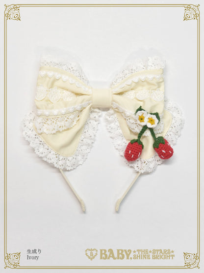 Swinging Strawberry Garden head bow