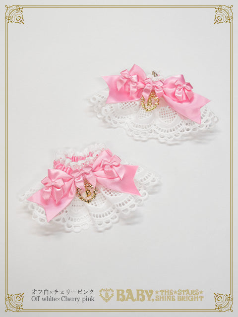 Creamy sweet macaron cuffs