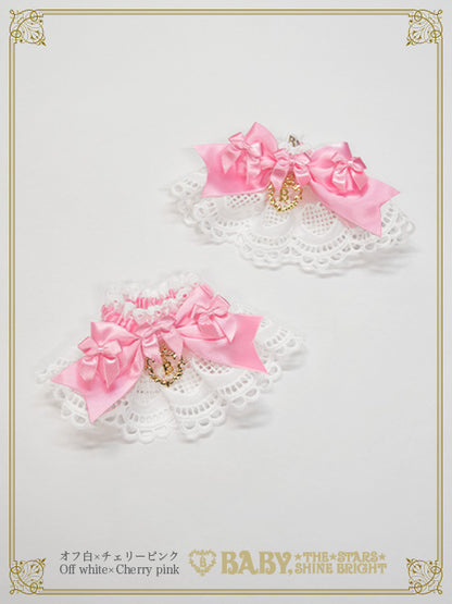 Creamy sweet macaron cuffs