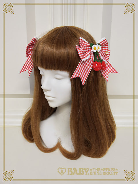 [Pre-order] Swinging Strawberry's Happy Berry Present Gingham Ribbon Clip