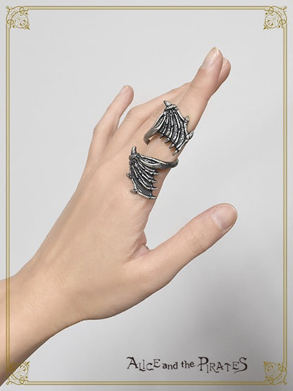 絡みつく悪魔の羽根リング