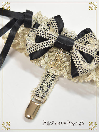 夢か現か、記憶の中のPiste d'un cirque “Jumeaux” 靴下留め