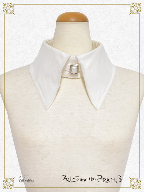 Monochrome gauze collar