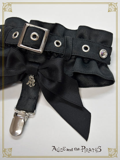 Double faced Saint sister靴下留め