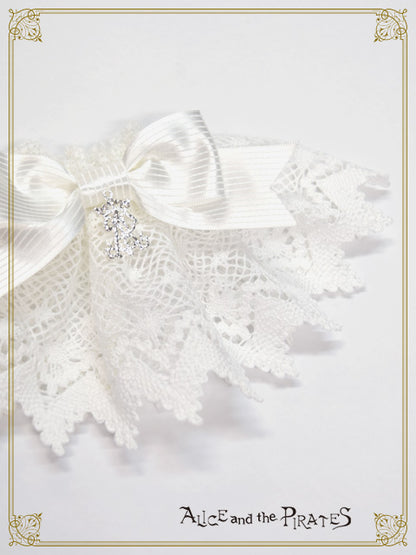 A/P torsion lace cuffs