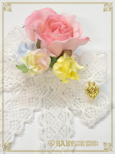 Le Bouquet de la Croix flower ribbon clip